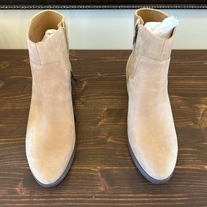 Vionic Shantelle Waterproof Boot. NWT. Size: 8W. Color: Wheat